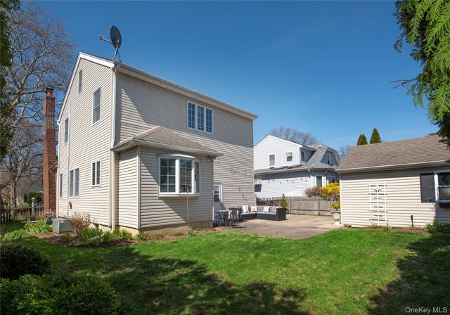 81 Chestnut Avenue, Floral Park, NY 11001
