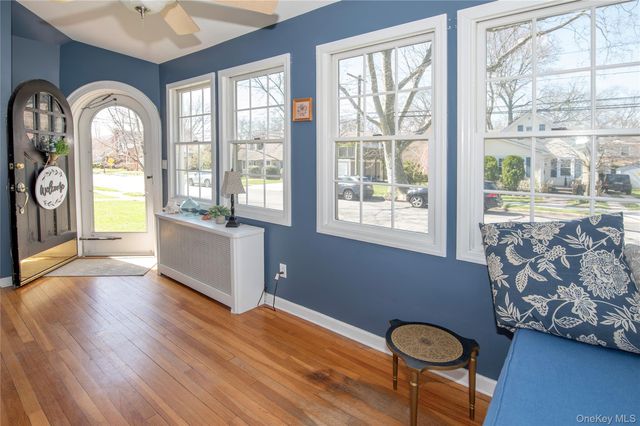 81 Chestnut Avenue, Floral Park, NY 11001
