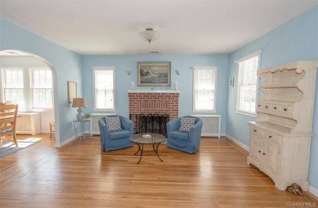 81 Chestnut Avenue, Floral Park, NY 11001
