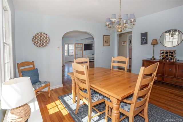 81 Chestnut Avenue, Floral Park, NY 11001