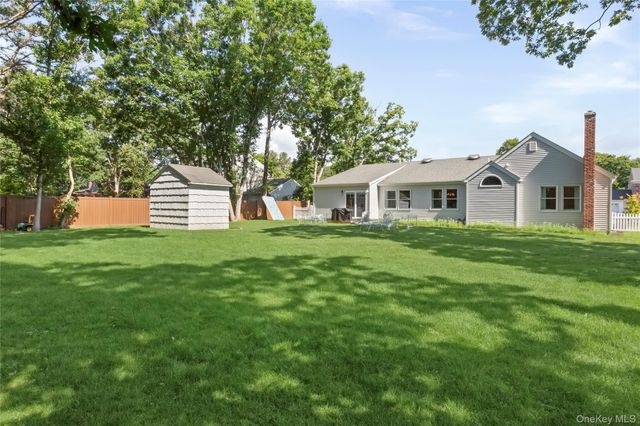 18 Ashford Drive, Bohemia, NY 11716