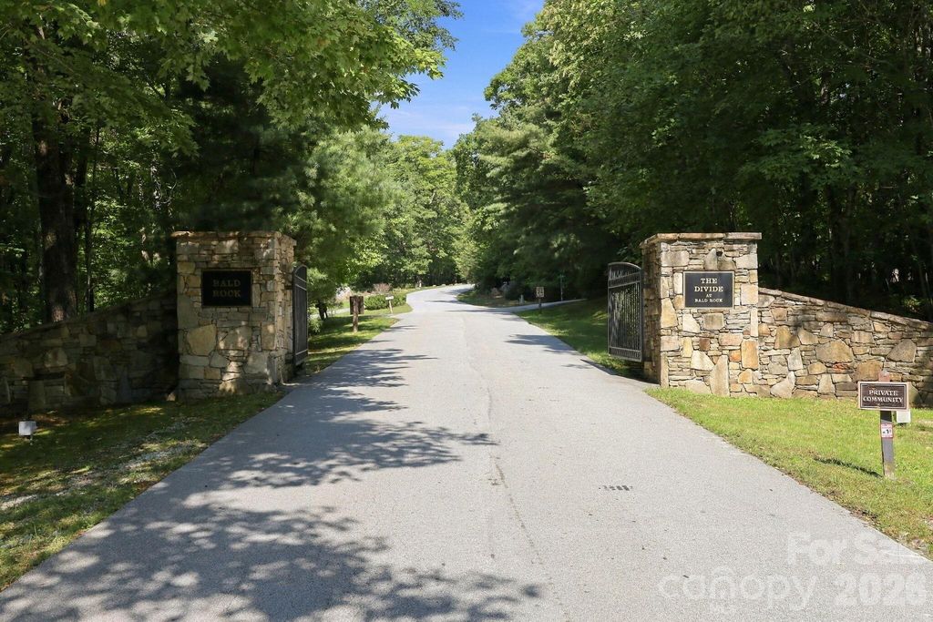 2619 Trays Island Road, Sapphire, NC 28774