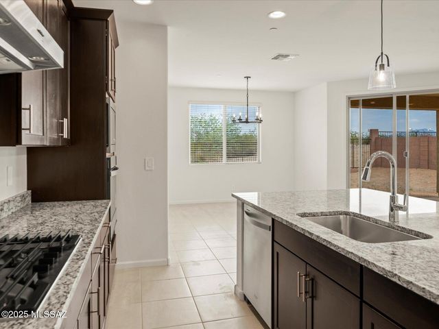 1519 E Cattle Graze Loop, Sahuarita, AZ 85629