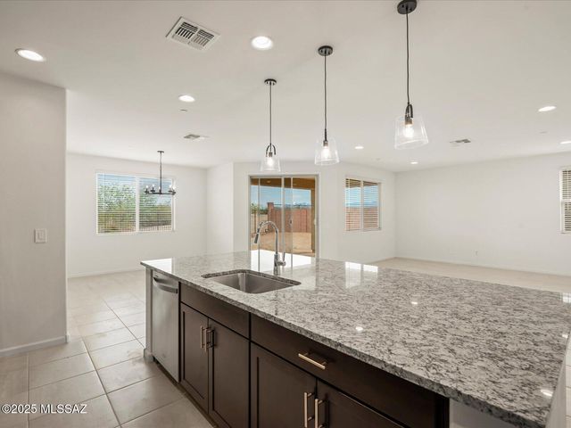 1519 E Cattle Graze Loop, Sahuarita, AZ 85629
