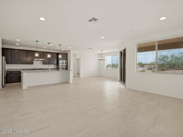 1519 E Cattle Graze Loop, Sahuarita, AZ 85629