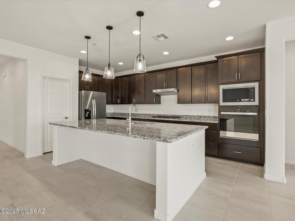 1519 E Cattle Graze Loop, Sahuarita, AZ 85629