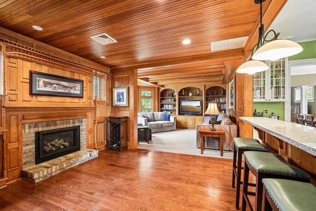 10763 N Cedarburg ROAD, Mequon, WI 53092