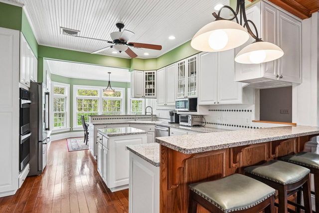 10763 N Cedarburg ROAD, Mequon, WI 53092