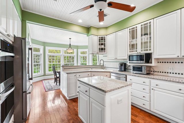 10763 N Cedarburg ROAD, Mequon, WI 53092