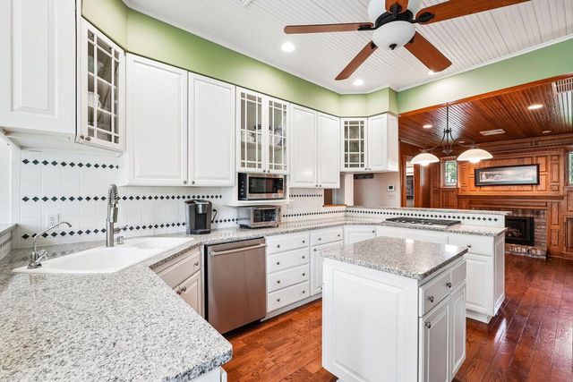 10763 N Cedarburg ROAD, Mequon, WI 53092