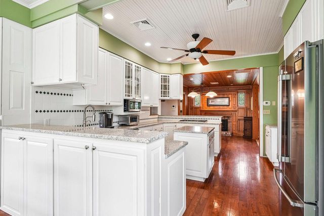 10763 N Cedarburg ROAD, Mequon, WI 53092