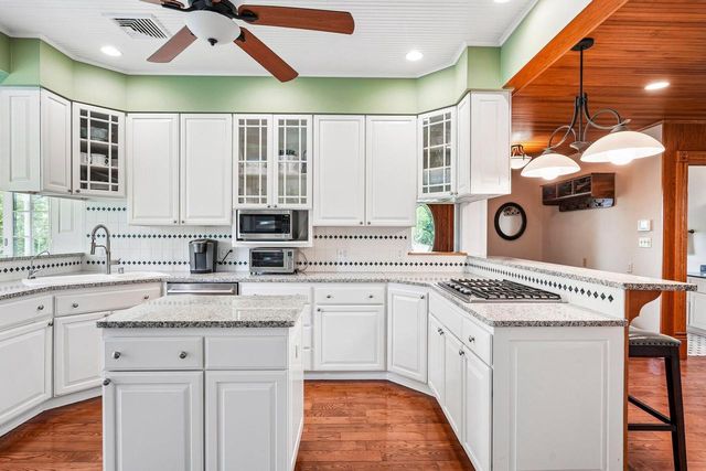 10763 N Cedarburg ROAD, Mequon, WI 53092
