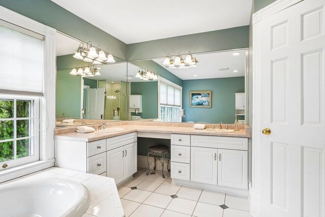 10763 N Cedarburg ROAD, Mequon, WI 53092