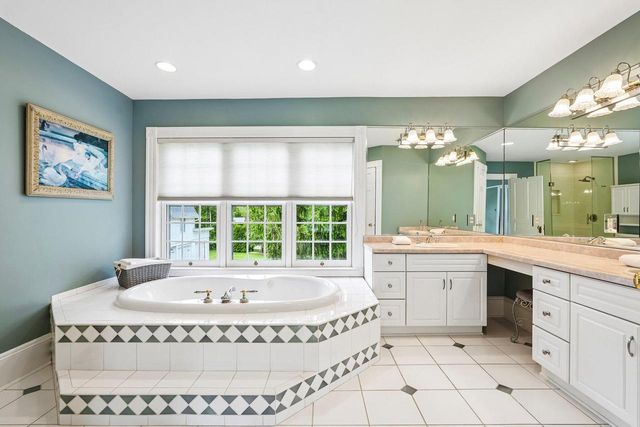 10763 N Cedarburg ROAD, Mequon, WI 53092
