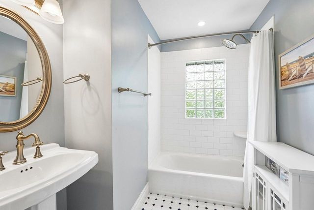 10763 N Cedarburg ROAD, Mequon, WI 53092