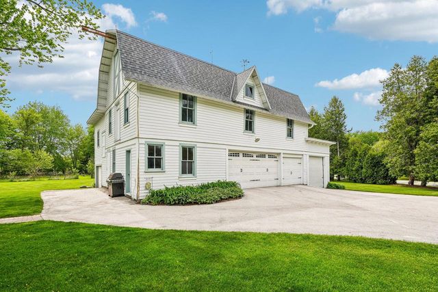 10763 N Cedarburg ROAD, Mequon, WI 53092
