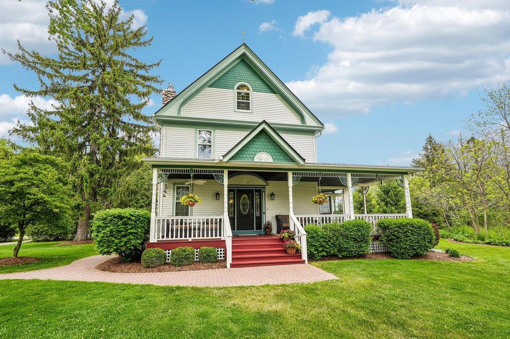 10763 N Cedarburg ROAD, Mequon, WI 53092