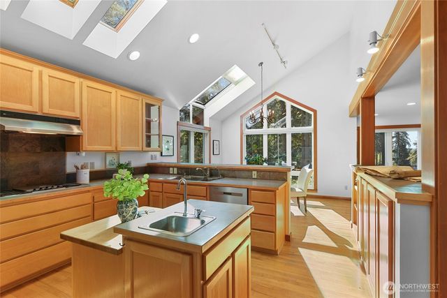 15068 Komedal Road NE, Bainbridge Island, WA 98110