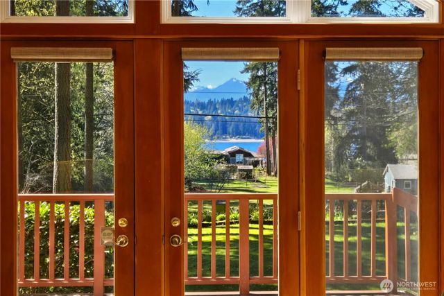 15068 Komedal Road NE, Bainbridge Island, WA 98110