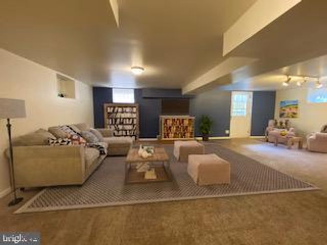 515 TOWSON AVE, Lutherville Timonium, MD 21093
