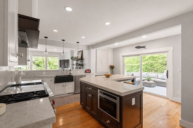 55 Coburn Rd, Weston, MA 02493