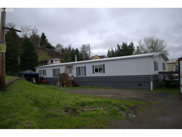 200 EMILS Way 45, Roseburg, OR 97471