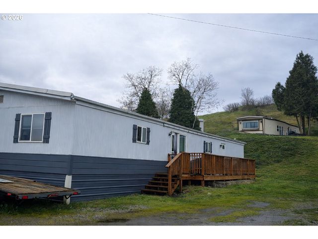 200 EMILS Way 45, Roseburg, OR 97471
