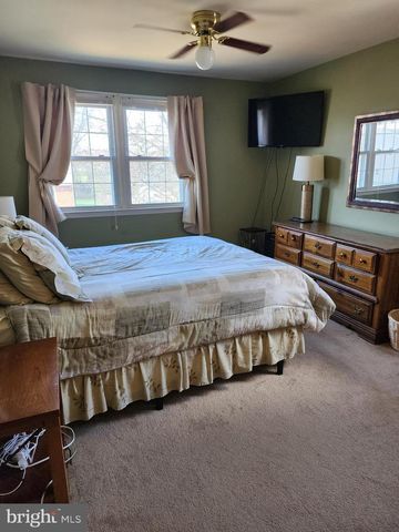 115 LAYTON DR, New Castle, DE 19720