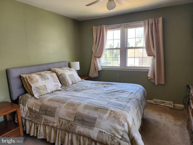 115 LAYTON DR, New Castle, DE 19720