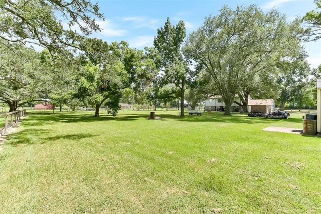 4190 County Road 145, Alvin, TX 77511