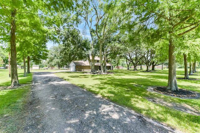 4190 County Road 145, Alvin, TX 77511