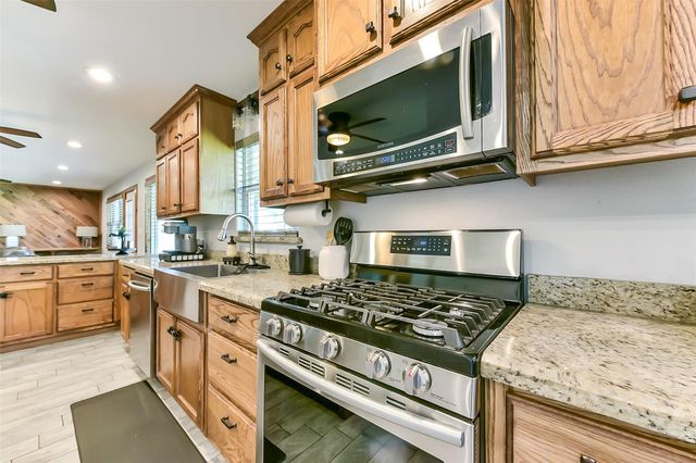 4190 County Road 145, Alvin, TX 77511