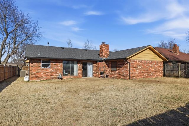 1008 Royal Lane, Yukon, OK 73099