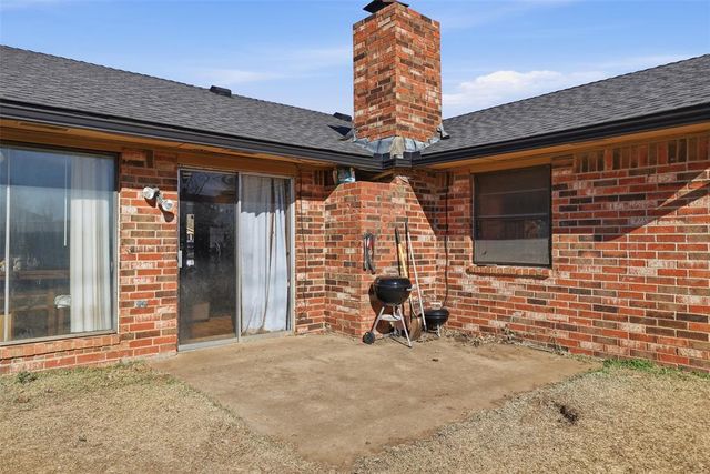 1008 Royal Lane, Yukon, OK 73099