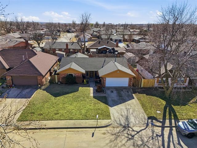 1008 Royal Lane, Yukon, OK 73099