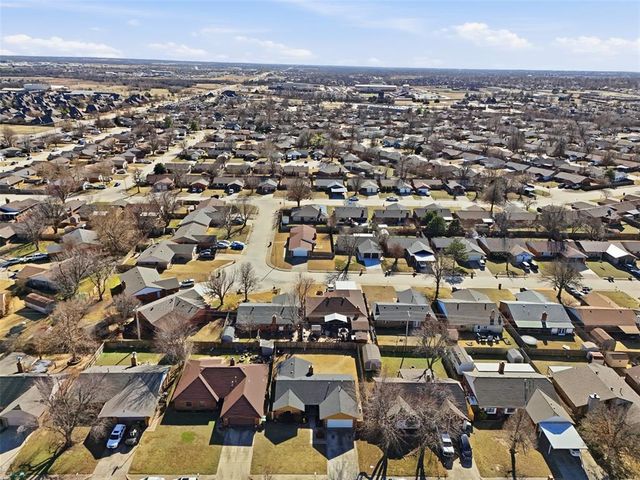 1008 Royal Lane, Yukon, OK 73099