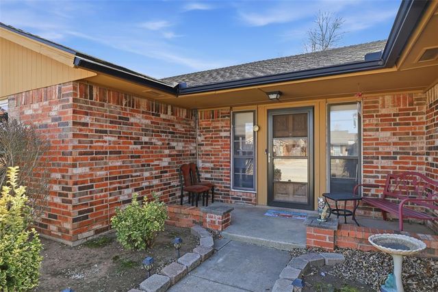 1008 Royal Lane, Yukon, OK 73099