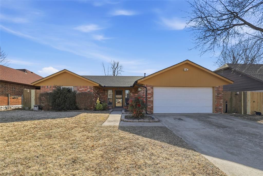 1008 Royal Lane, Yukon, OK 73099