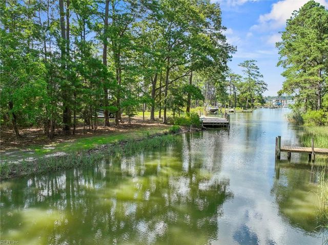 106 Anchor DR, Yorktown, VA 23692