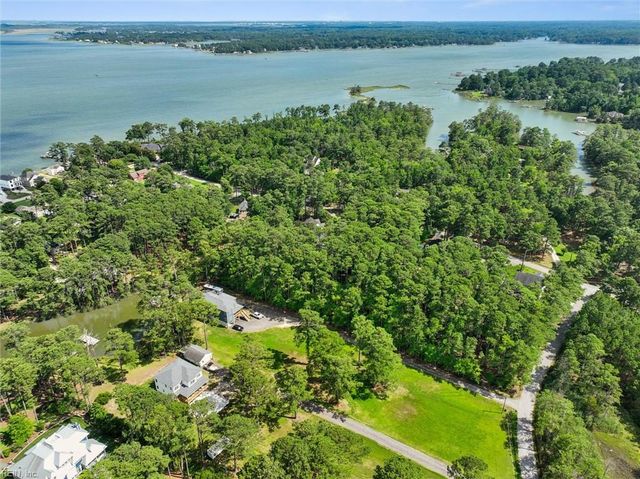 106 Anchor DR, Yorktown, VA 23692