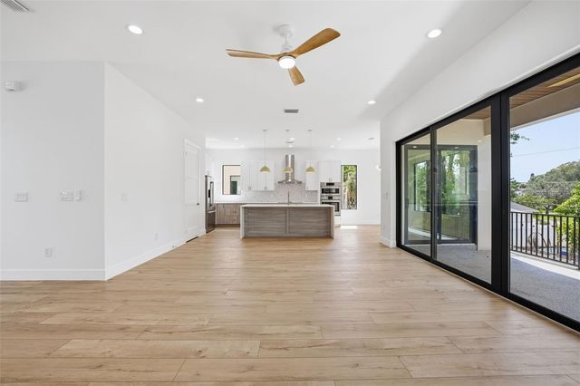 1943 SHORE ACRES BOULEVARD NE, St Petersburg, FL 33703