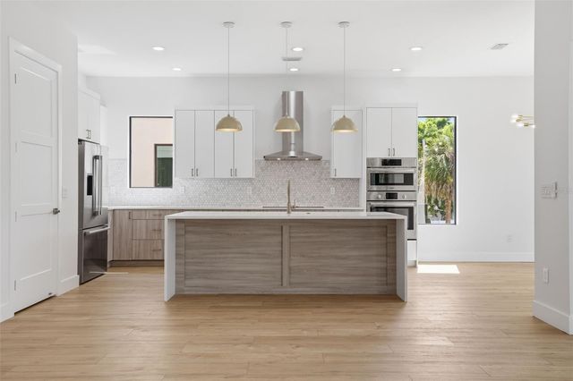 1943 SHORE ACRES BOULEVARD NE, St Petersburg, FL 33703