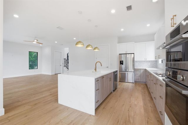 1943 SHORE ACRES BOULEVARD NE, St Petersburg, FL 33703