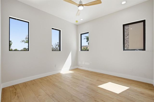 1943 SHORE ACRES BOULEVARD NE, St Petersburg, FL 33703