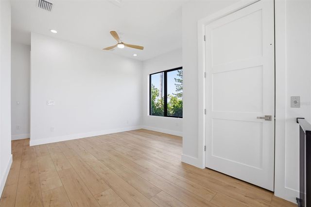 1943 SHORE ACRES BOULEVARD NE, St Petersburg, FL 33703