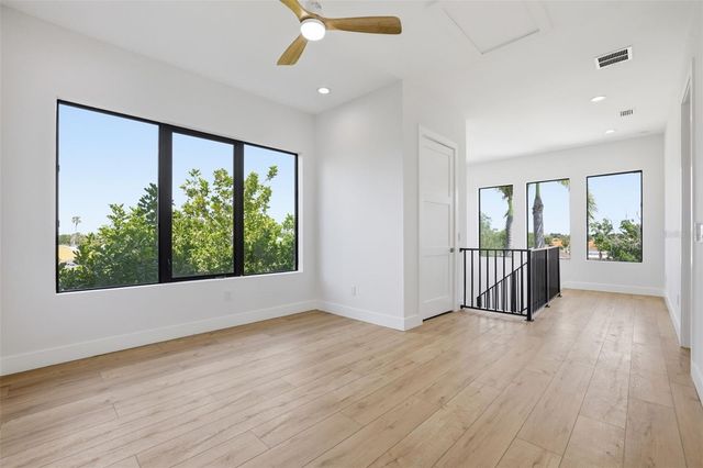 1943 SHORE ACRES BOULEVARD NE, St Petersburg, FL 33703