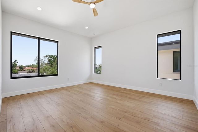 1943 SHORE ACRES BOULEVARD NE, St Petersburg, FL 33703