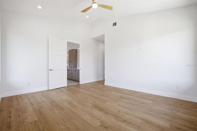 1943 SHORE ACRES BOULEVARD NE, St Petersburg, FL 33703