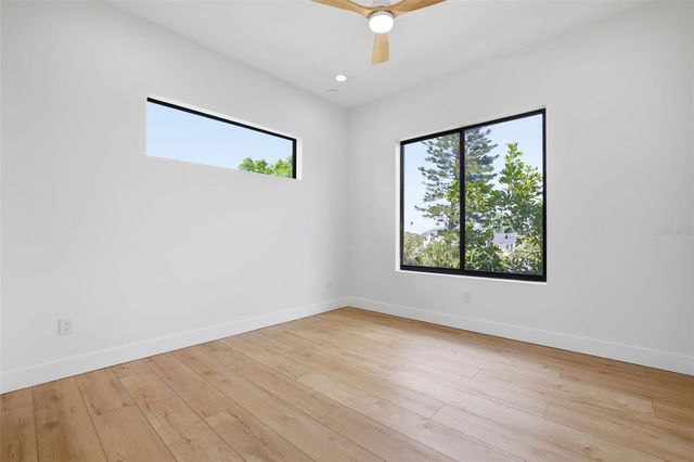 1943 SHORE ACRES BOULEVARD NE, St Petersburg, FL 33703