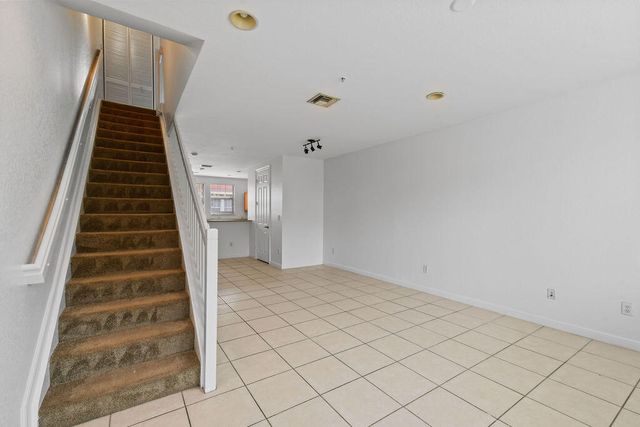 433 Amador Lane 5, West Palm Beach, FL 33401